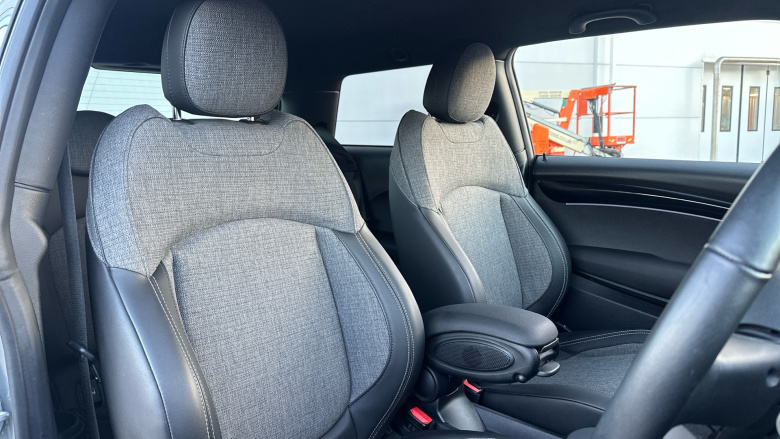 MINI Hatchback 135kW Cooper S Level 2 33kWh 3dr Auto Electric Hatchback